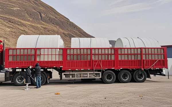 永昌塑料桶装车完毕准备运输中