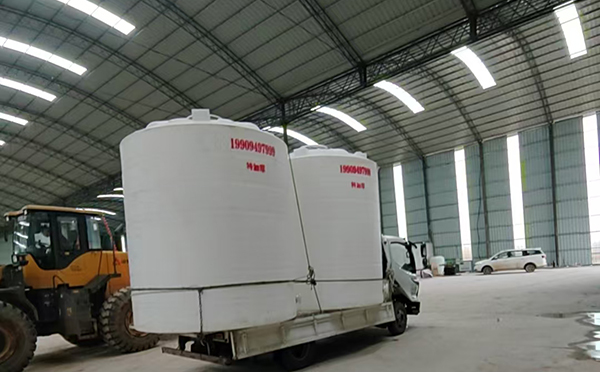 特加厚永昌塑料大桶装车运输交付实录 特加厚永昌塑料大桶装车运输交付实录